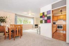 2 bedroom Flat for s...